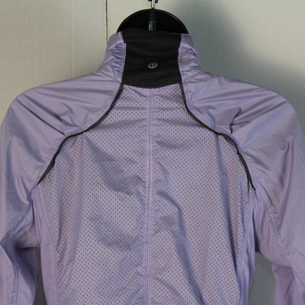 Lululemon - Picture 6 of 10